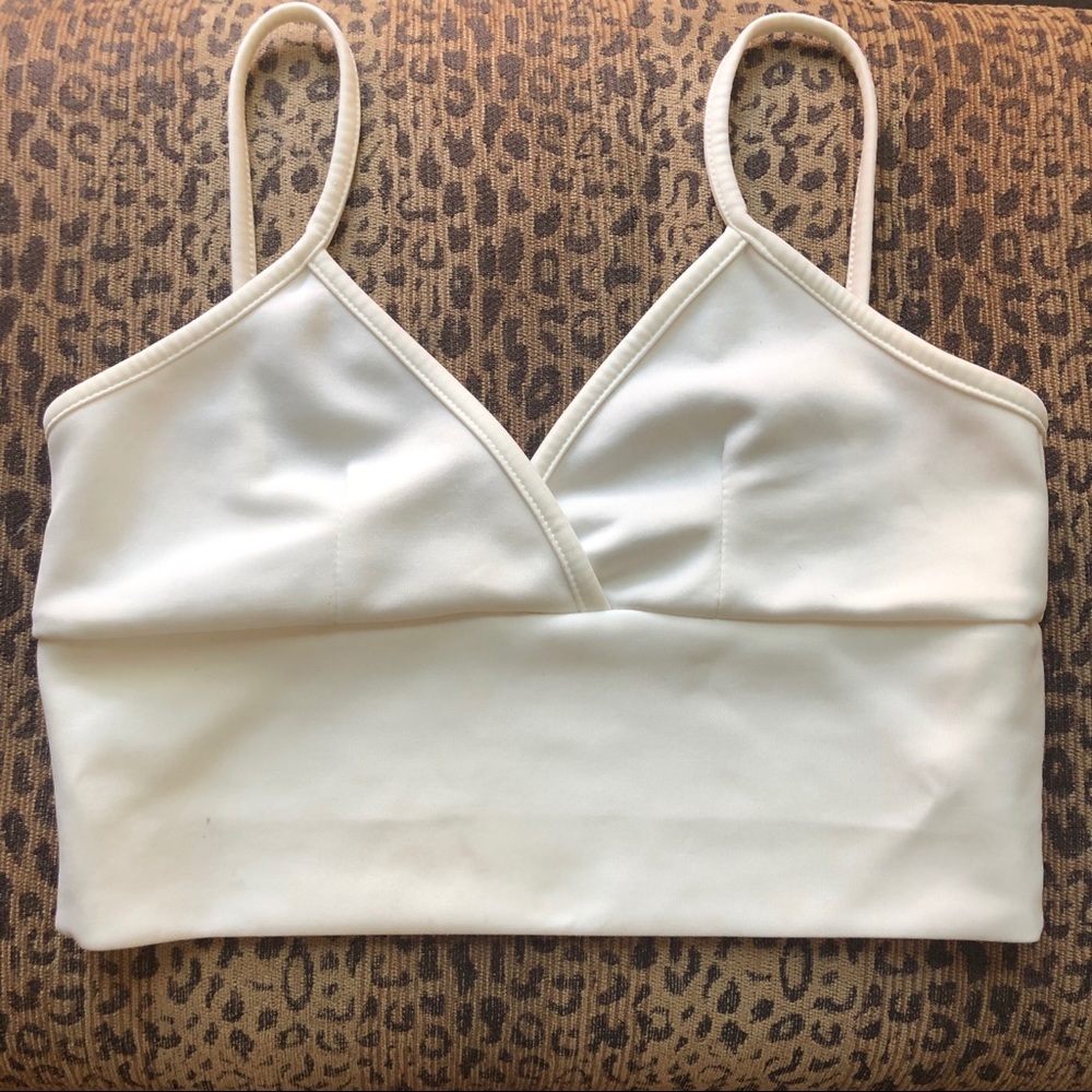 White Boohoo Crop-top 🦢